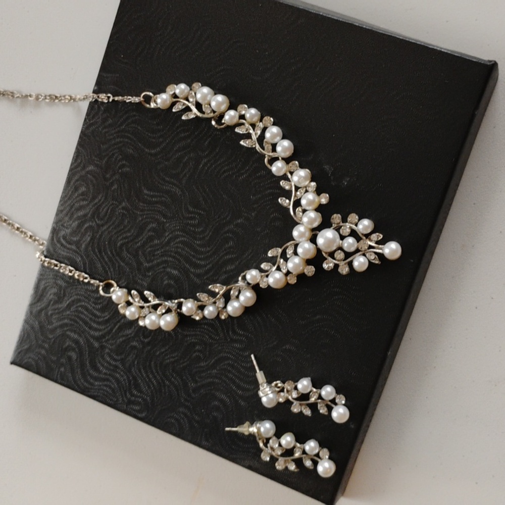NWOT COSTUME JEWELRY